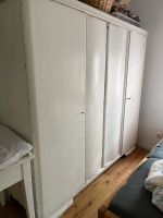 Shabby kleiderschrank alt antik Holz weiß gestrichen kleiderstan Herzogtum Lauenburg - Schwarzenbek Vorschau