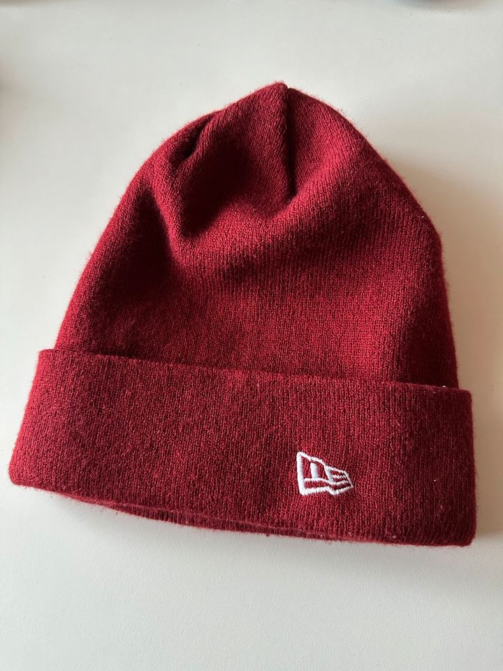 New Era Beanie weinrot in Schwaikheim