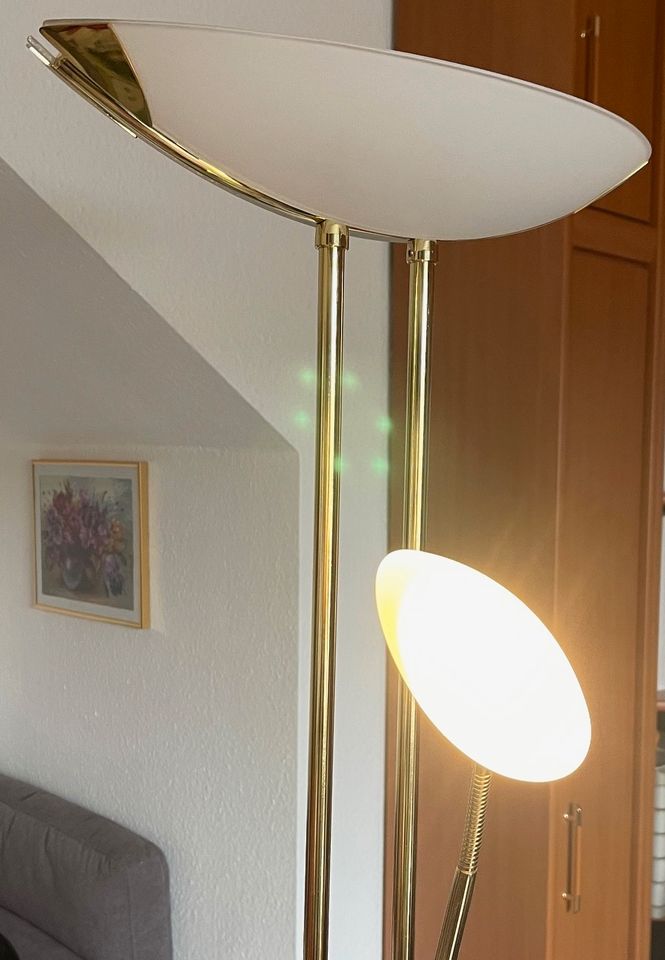 LED Deckenfluter mit Leselampe dimmbar goldfarben - Teildefekt in Frankfurt am Main