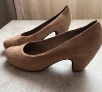 Högl high Pumps ,Neu Zustand Aus Leder Gr.7 (41) Hessen - Friedberg (Hessen) Vorschau