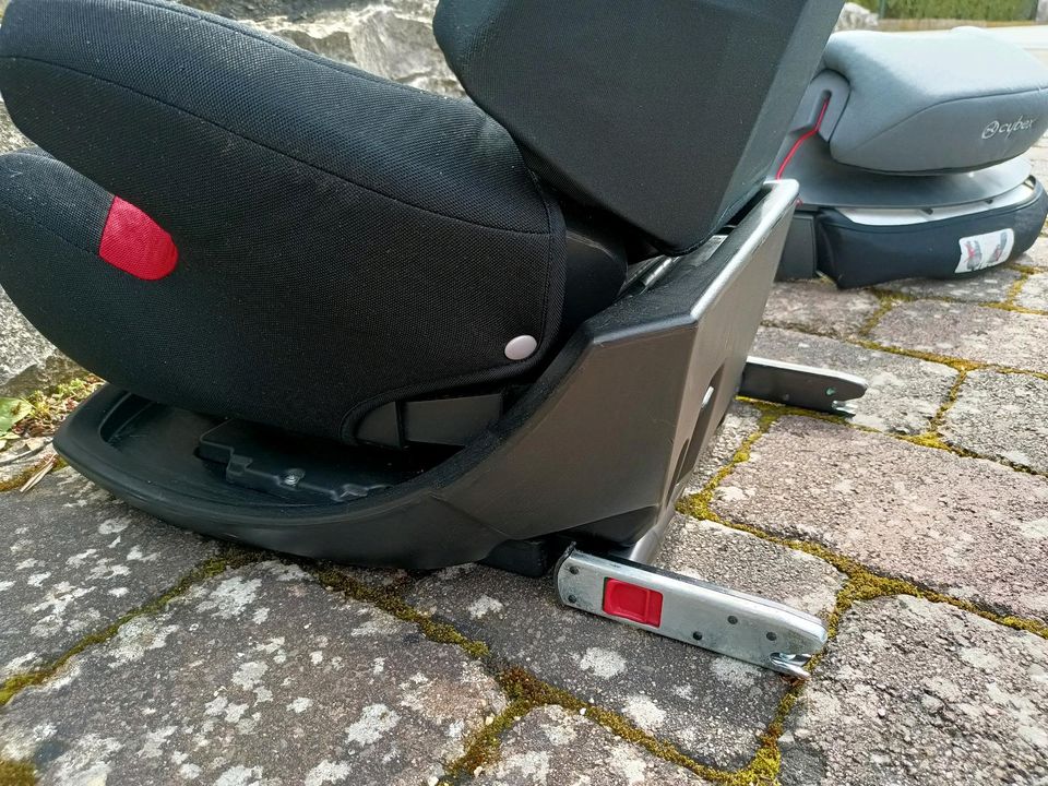 Cybex Pallas fix grau-schwarz mit Isofix in Friolzheim