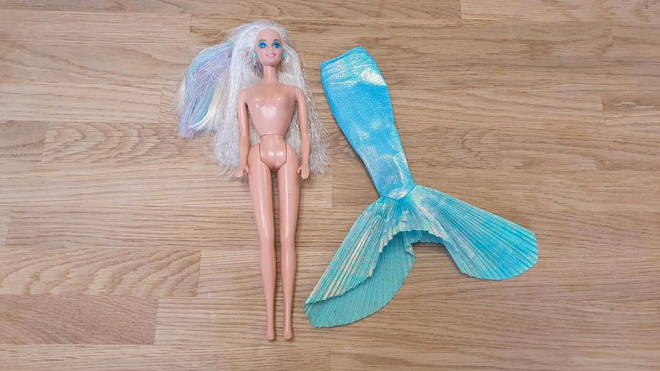 Mermaid barbie blau mit Flosse 90er 90s vintage in Biebelnheim