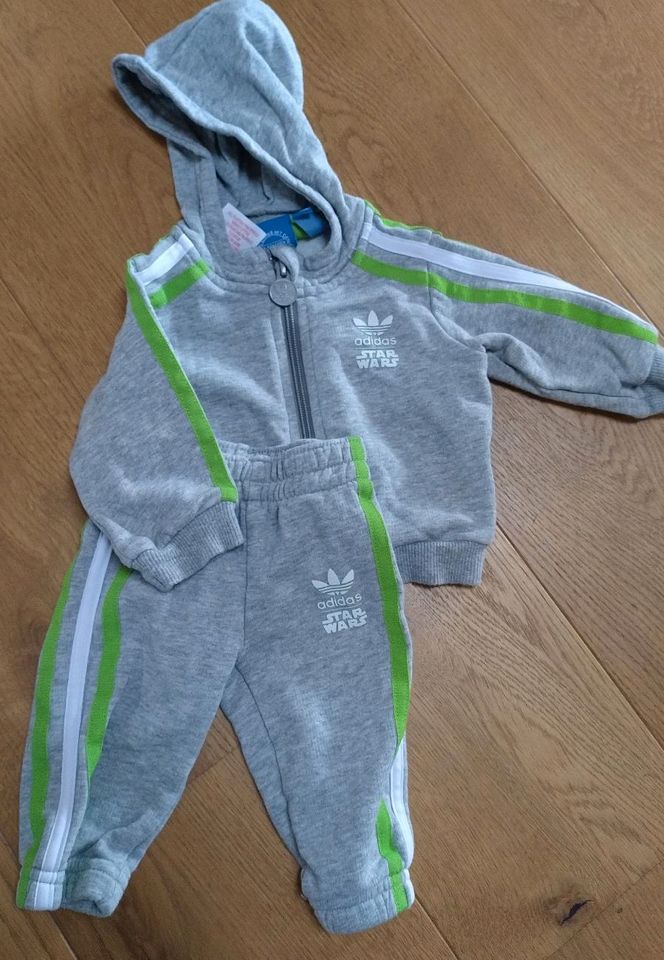 Adidas Kapuzenpulli und Hose Yoda Star Wars in Hengersberg