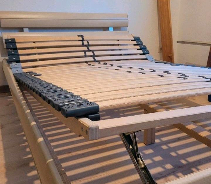 Bett mit verstellbaren Lattenrost - So gut wie neu! in Osnabrück