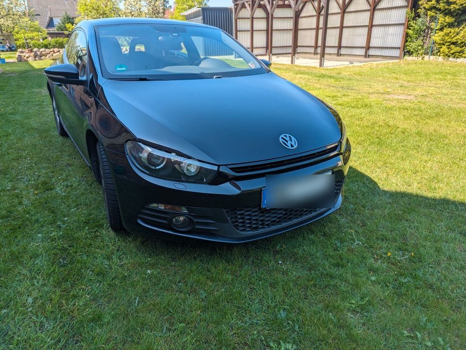 Volkswagen Scirocco 2.0 TSI DSG - solides Gerät in Plate