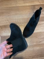 H&M Stiefeletten Stiefel schwarz gefüttert Boots warm Damenschuhe Berlin - Lichtenberg Vorschau