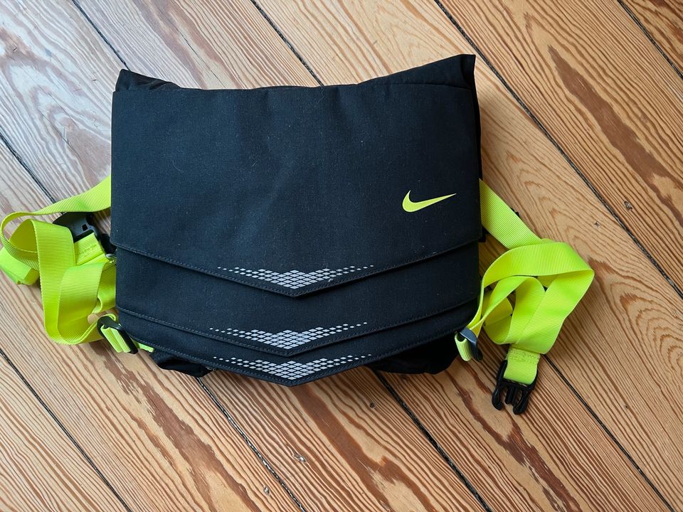 Rucksack Nike MOG Bolt running backpack in Hamburg