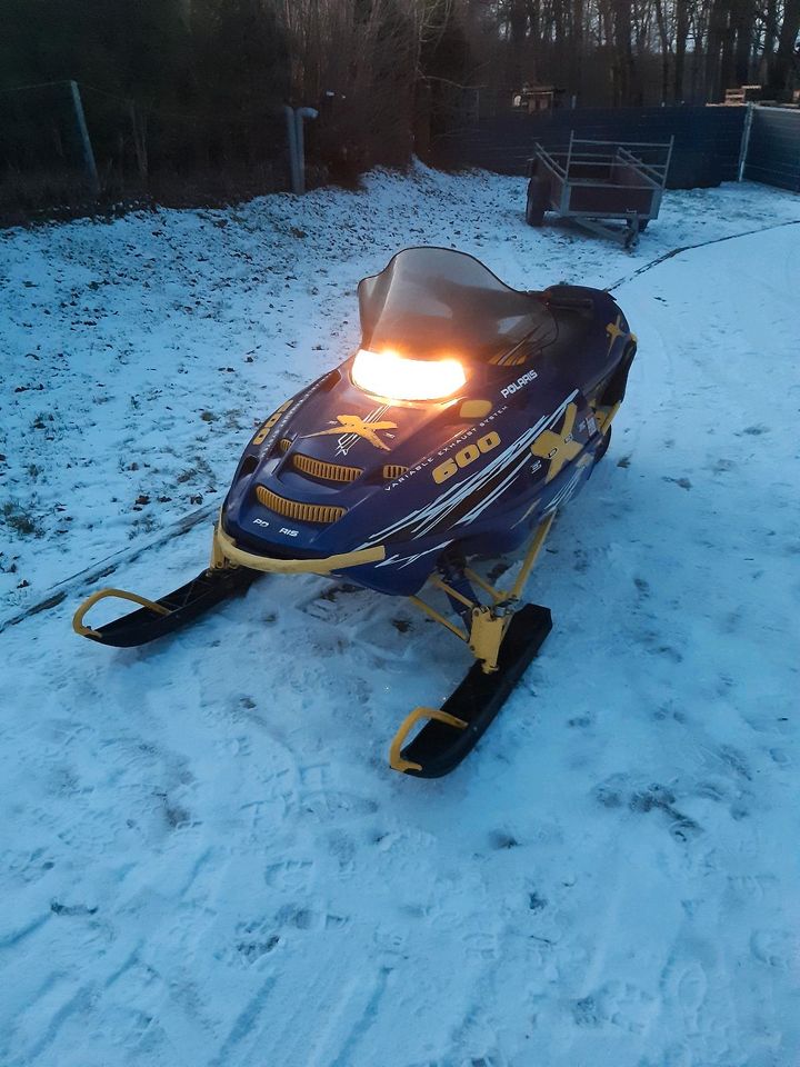 Schneefahrzeug Snowmobil Polaris 600 XC in Ostercappeln