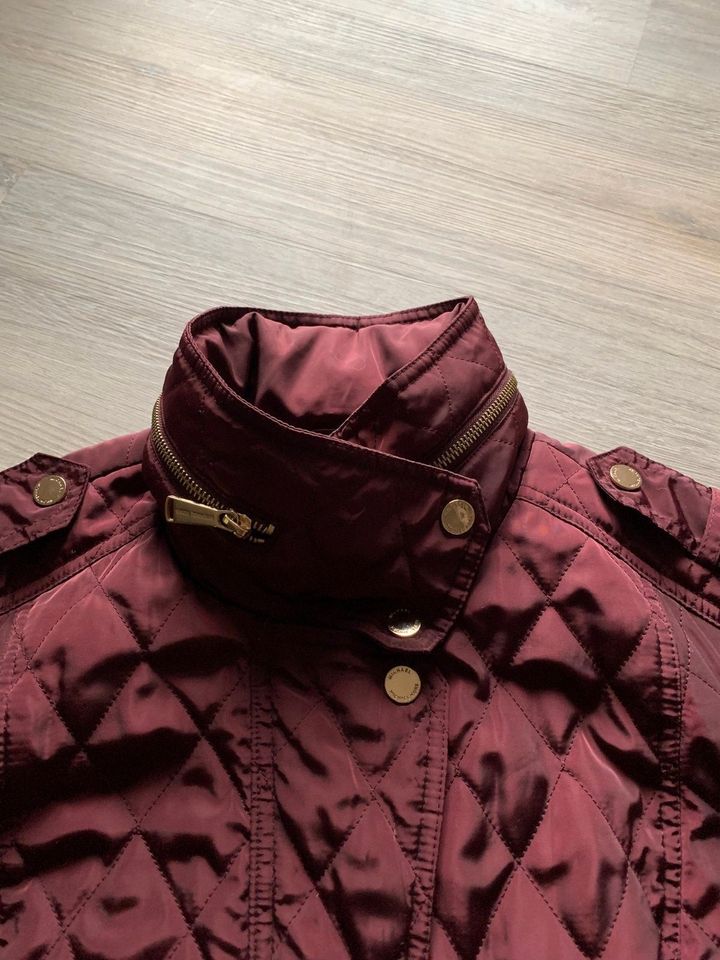 Michael Kors Damen Jacke Steppjacke Weinrot Bordeaux Gr. XL / 44 in Schiffdorf