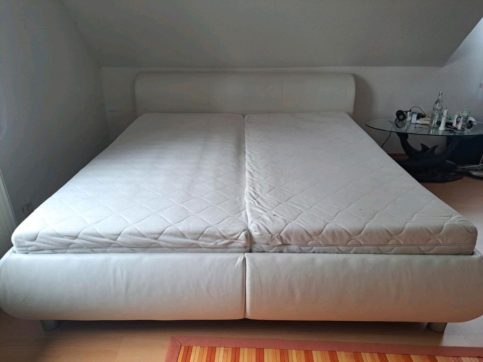 Doppelbett mit verstellbaren Lattenrosten in Wathlingen