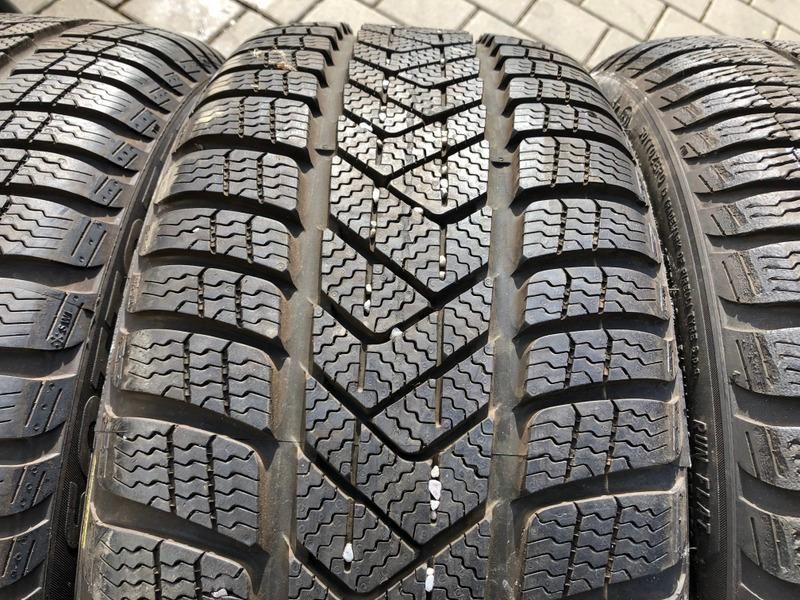 4x 225/40R18 92V PIRELLI SOTTOZERO 3 WINTERREIFEN RUNFLAT #1219 in Bad Tölz