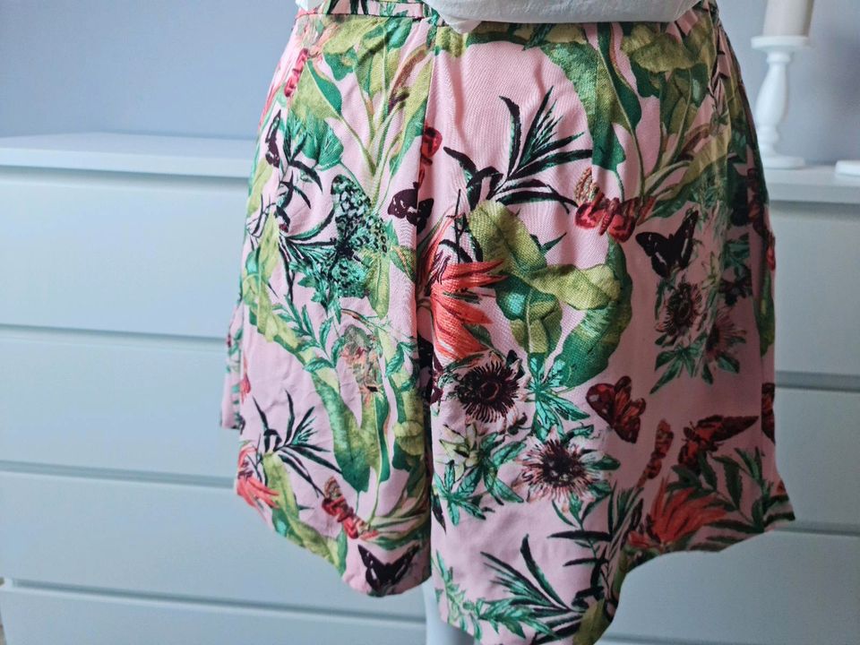 Verspielte Shorts H&M High Waist Viscose floral  40 in Rees