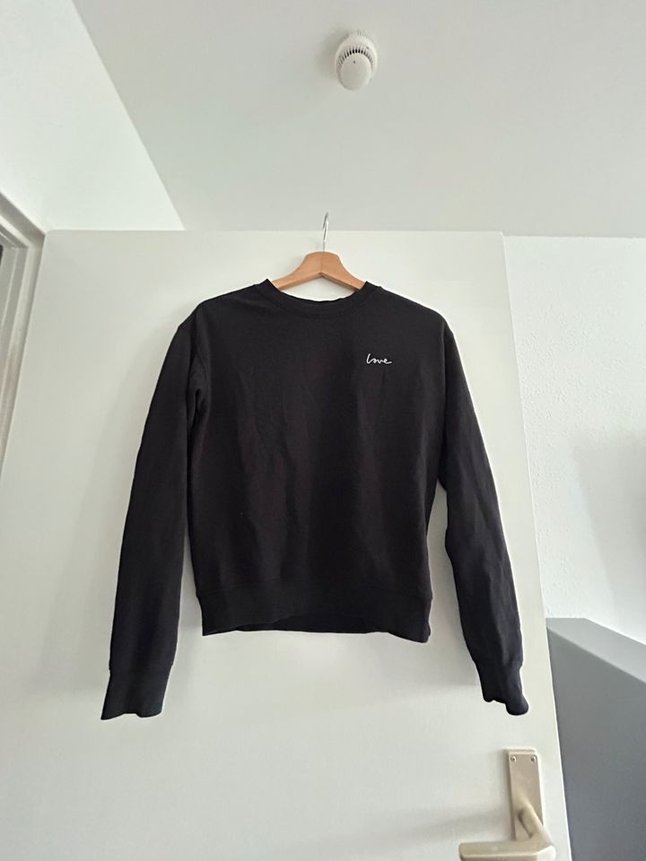 Basic Pullover mit Print Love H&M Schwarz Hoodie Langarm S in Berlin