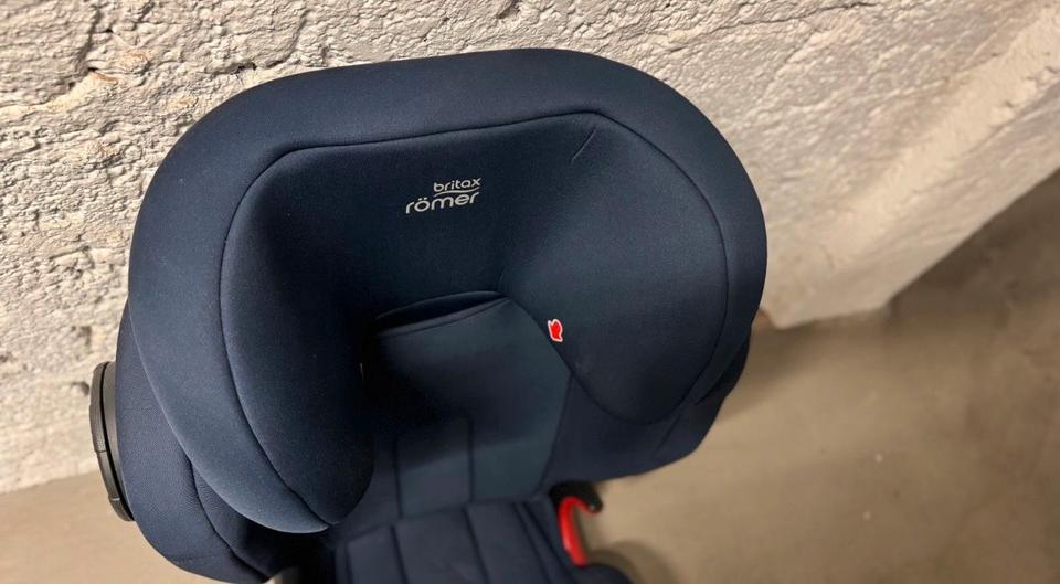 Britax Römer Kidfix 2 XP Sict Kindersitz Auto Blau in Neu-Isenburg