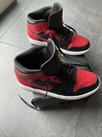 Air Jordan 1 Retro MID Black/Red 42.5 mit Karton Nordrhein-Westfalen - Kranenburg Vorschau