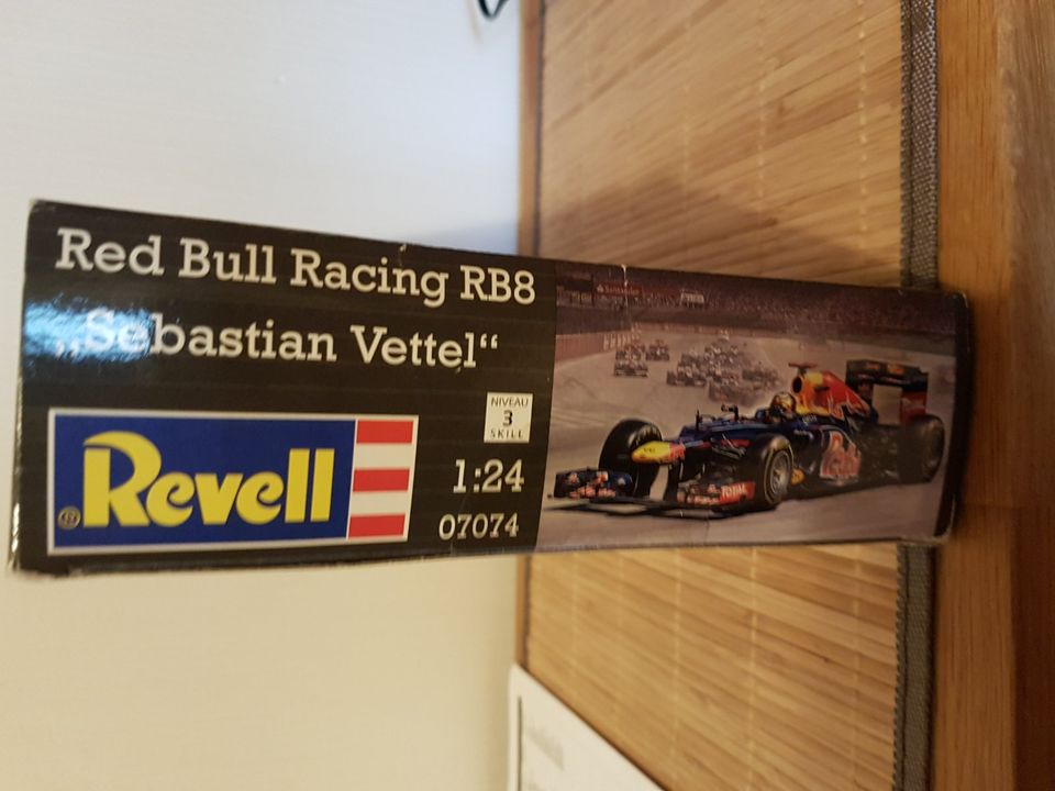 Revell Red Bull Racing RB8 Sebastian Vettel 07074 Kostenloser Ver in Jameln