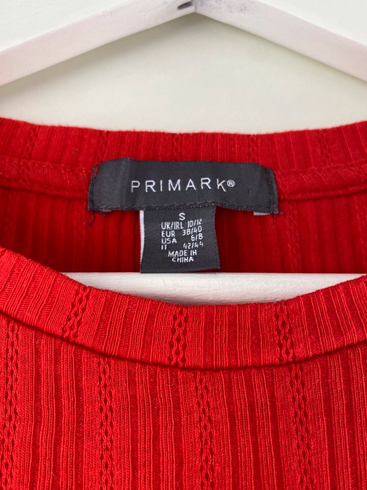 Rotes T Shirt Primark / Crop Top in Göppingen