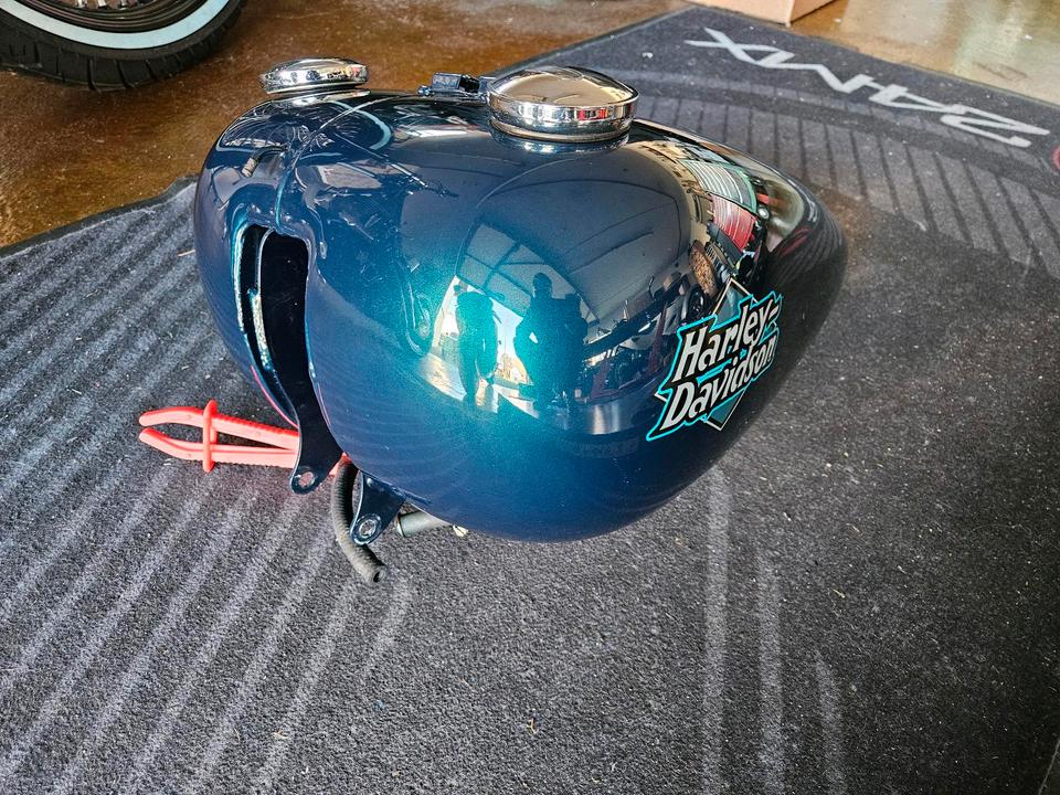 Harley Davidson Softail Vergaser Twin Cam Tank selten komplett in Oberstadion