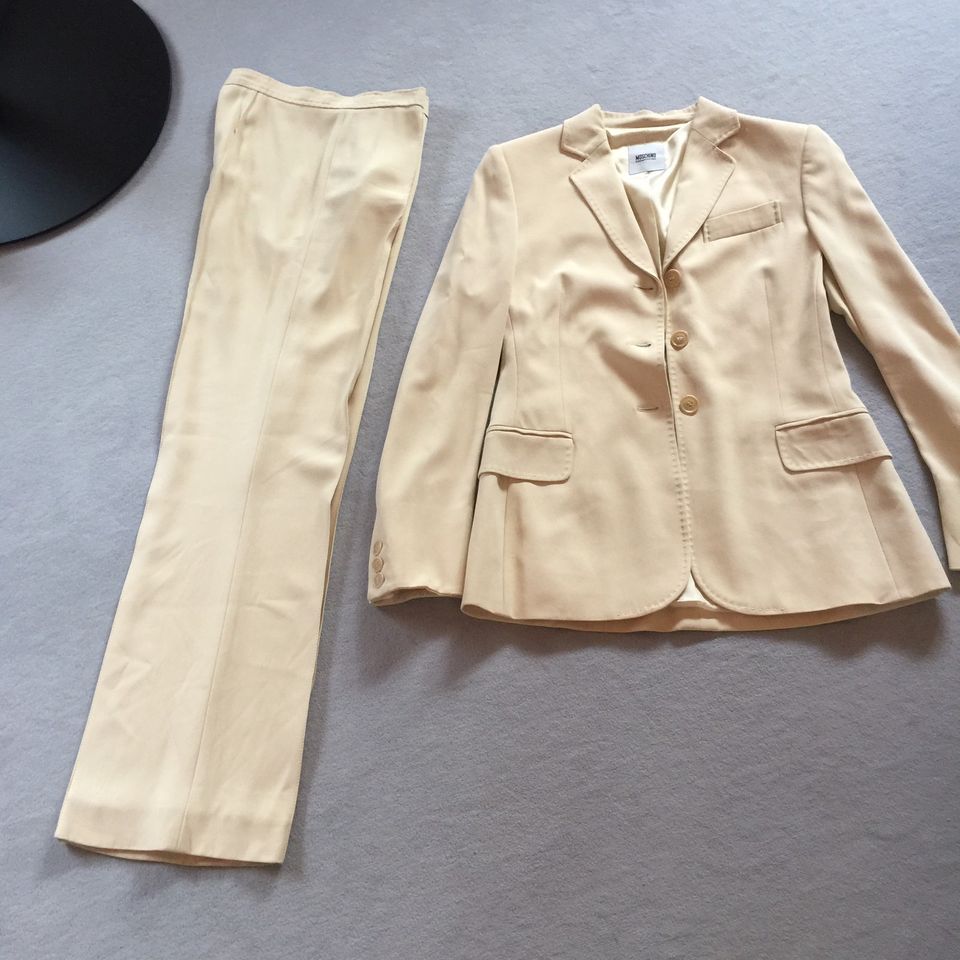 Jacke Hose Hosenanzug Moschino Größe 36 cremefarben in Mainz