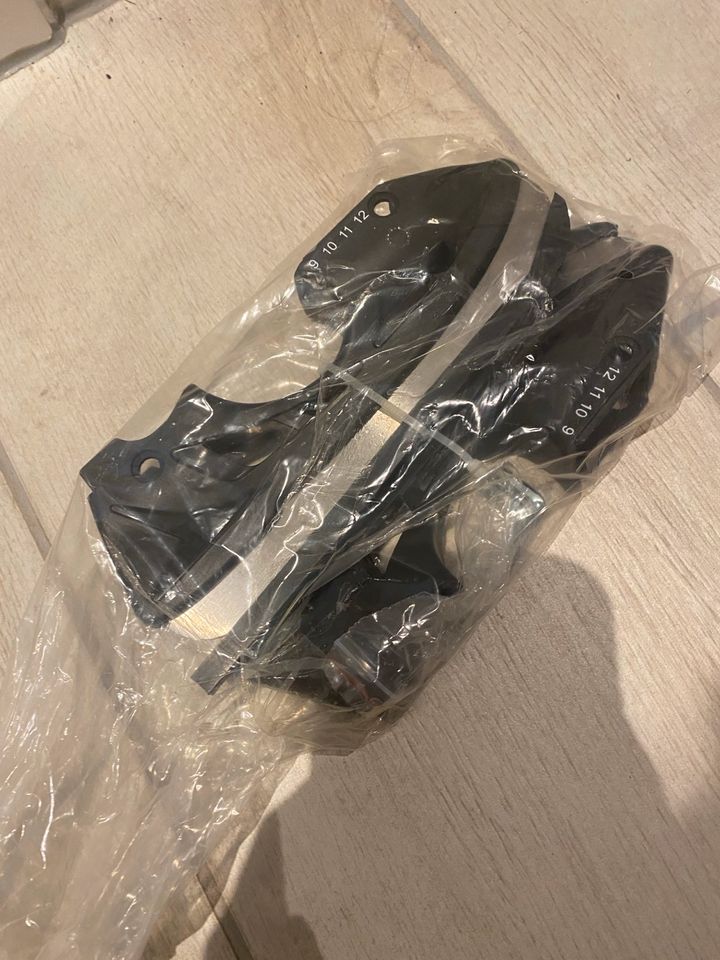 Verstellbare Rollschuhe mit Verschiedenen Aufsätzen in Rosbach (v d Höhe)