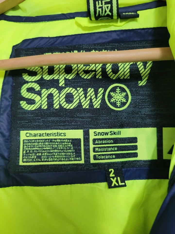 Superdry Snow Jacke mit Innenjacke blau neon gelb in Lorsch