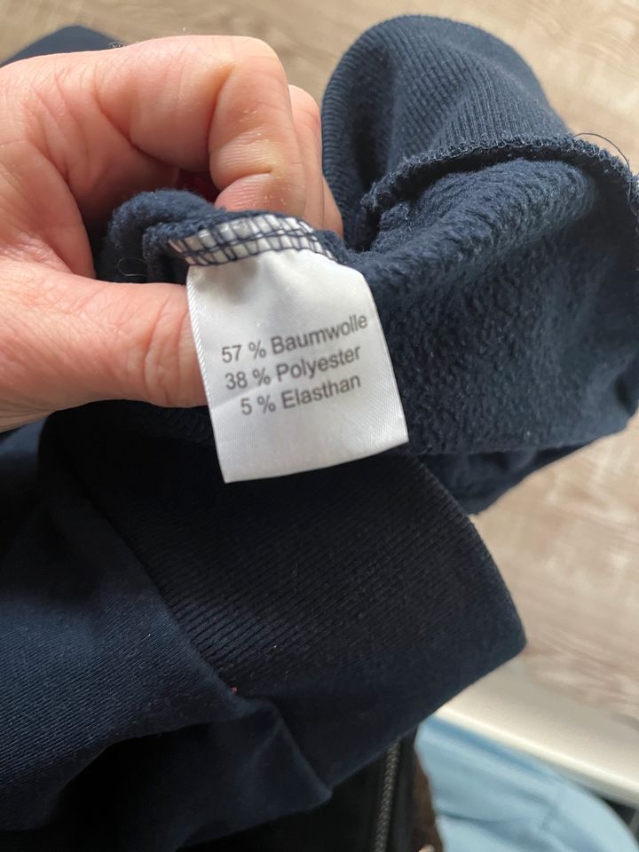 Sweatshirt Kleid mit Kapuze in Heinsberg