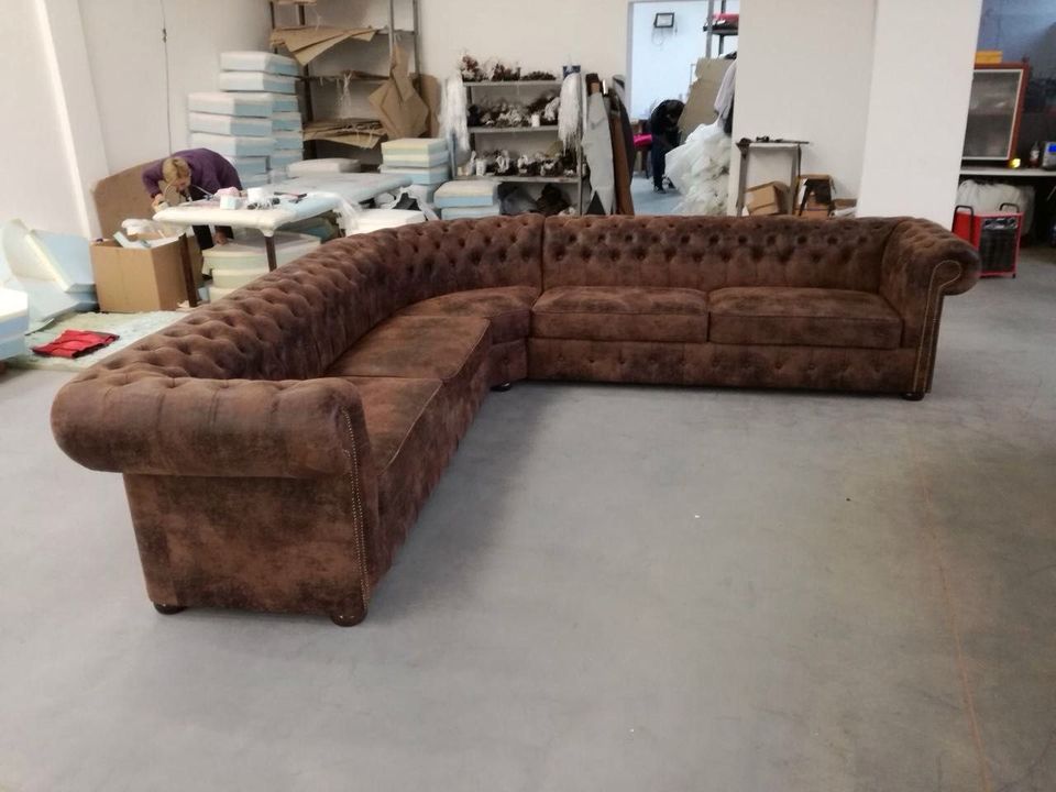 Sofa Couch Garnitur 321 Eckcouch Ecksofa Chesterfield Classic Windsor Echtleder Samtstoff Neu Vintage Old Style Bett Stuhl Sessel top Qualität Garantiert In DE Hergestellt in Berlin