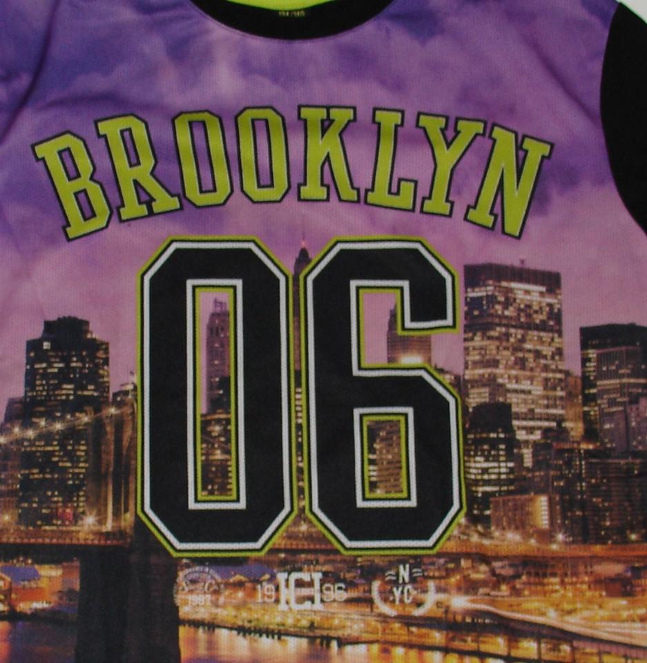 2 T-Shirts Gr. 134/140, Fruit of the Loom + YFK, blau und schwarz in Ortenberg