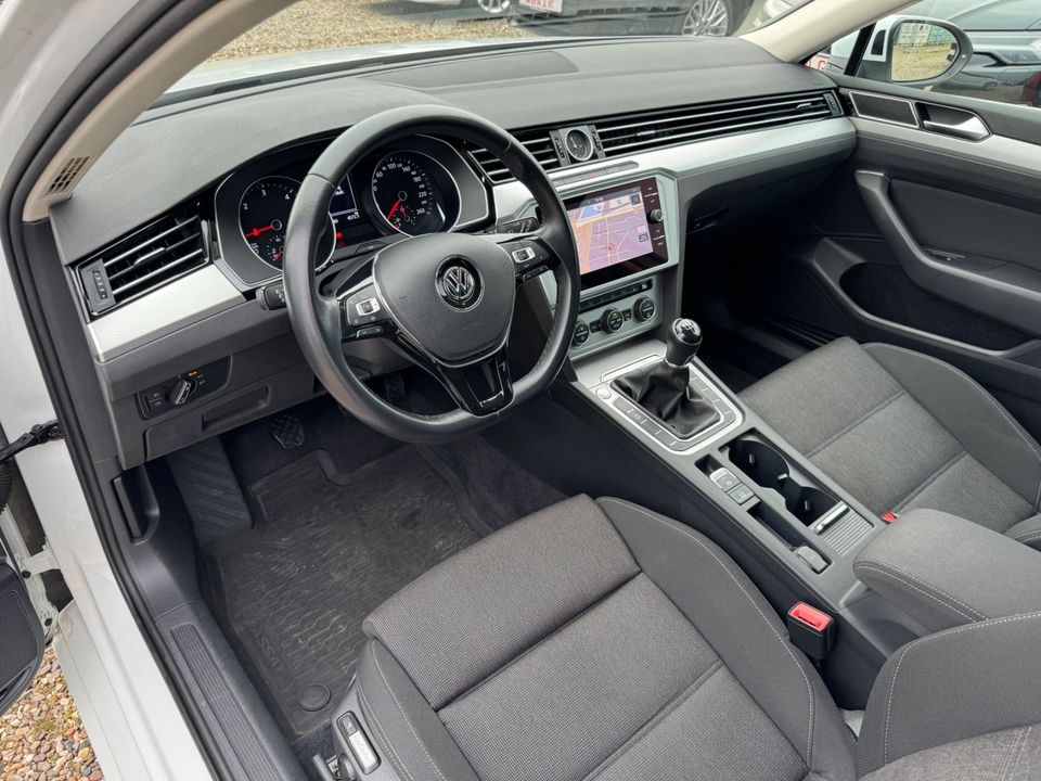 Volkswagen Passat Variant Comfortline LED NAV KAM in Troisdorf