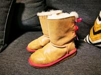 UGG boots, Bailey BOW, Gr. 32,5, UK13 Nordrhein-Westfalen - Hürth Vorschau