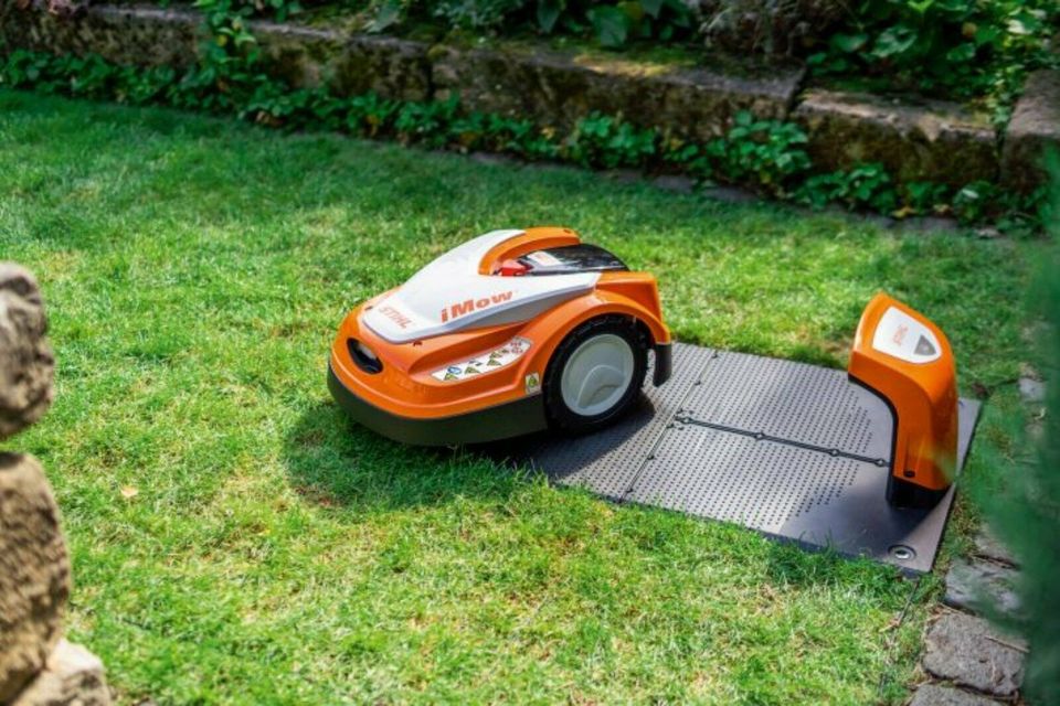 STIHL RMI 422 PC Kompakter smarter Mähroboter mit App-Funktion! in Bramsche