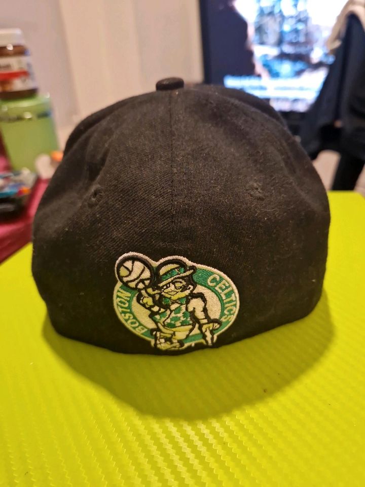 "Schwarze Boston Celtics Mütze, Größe 54,9cm - Kaum benutzt" in Losheim am See