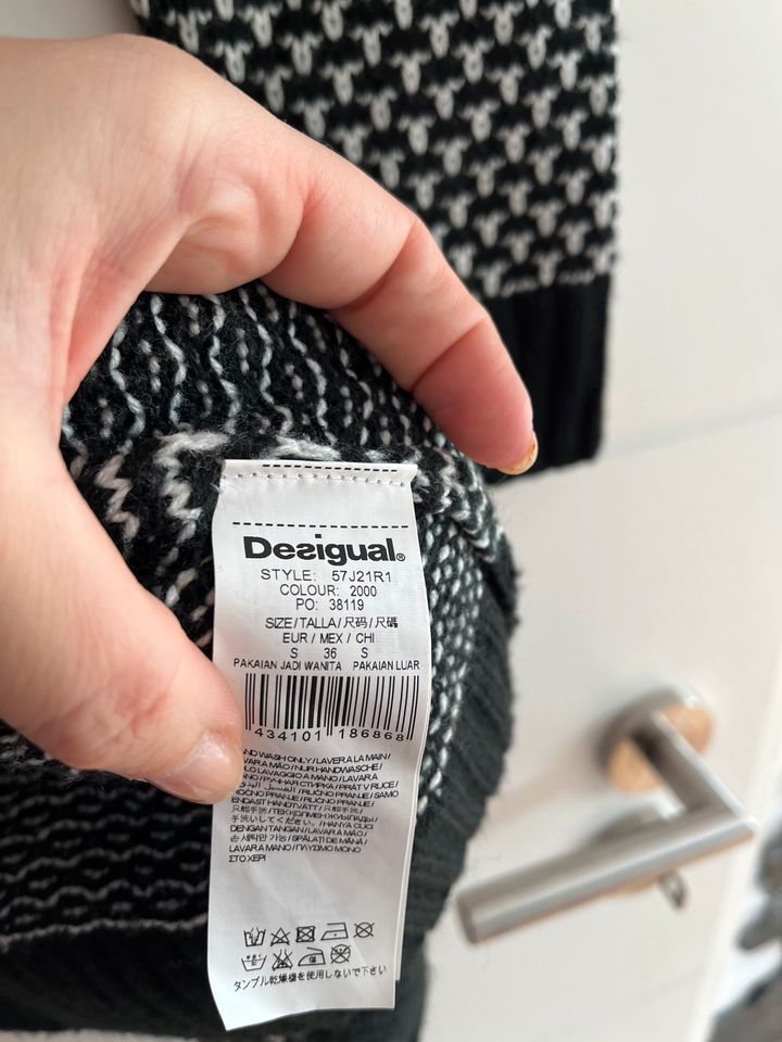 Desigual Cardigan S in Kaarst