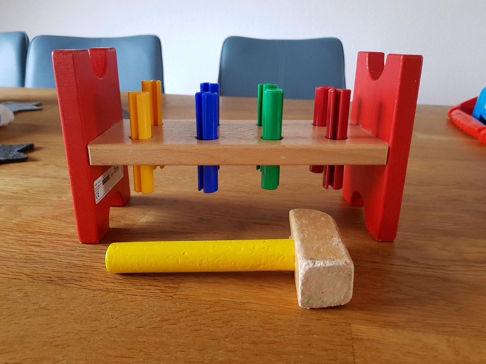 Hämmerspiel/ Werkbank aus Holz für Kinder in Mainz