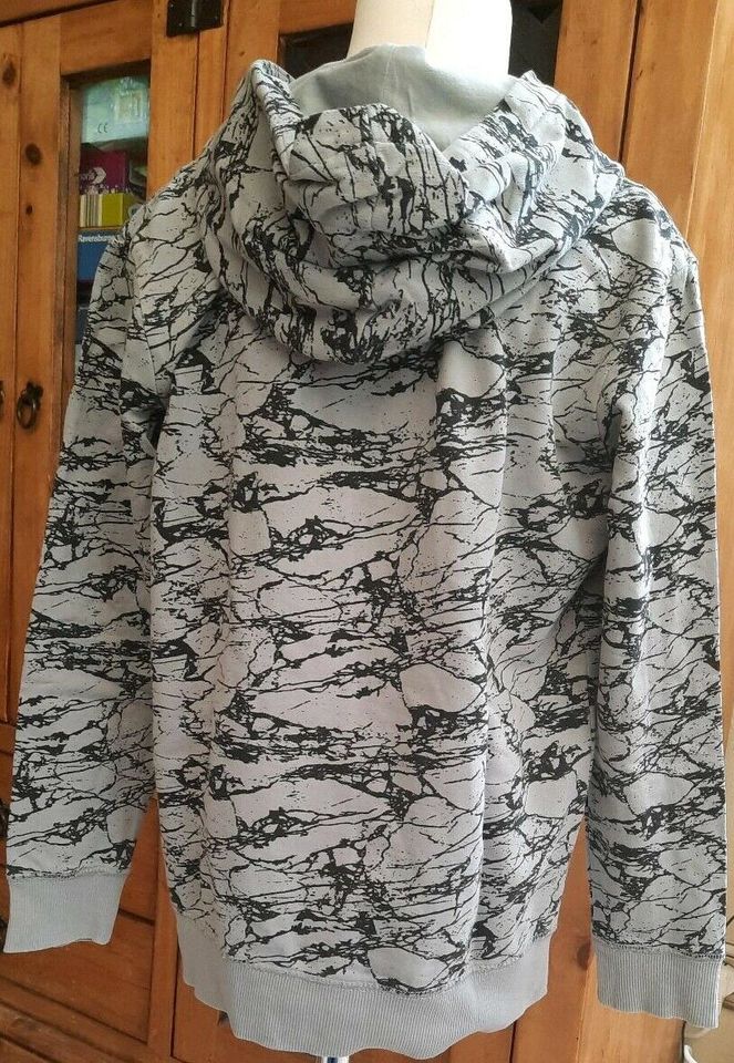 H&M Kapuzen Pullover Shirt 134/140 in Mörnsheim