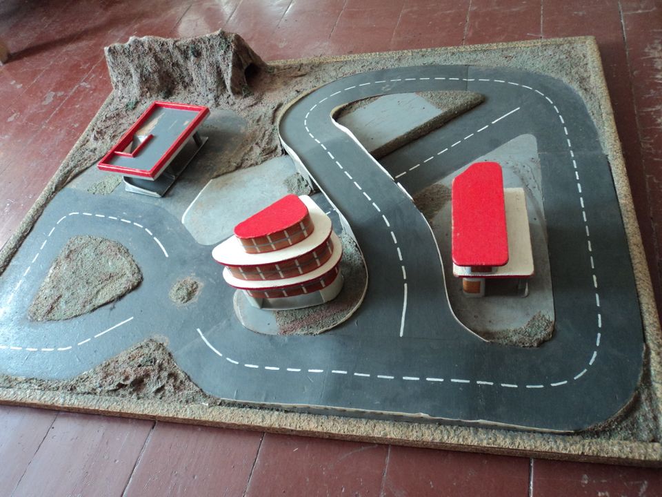 Matchbox Modellbahn Spieleplatte inkl. Holzhäuser in Schmalkalden