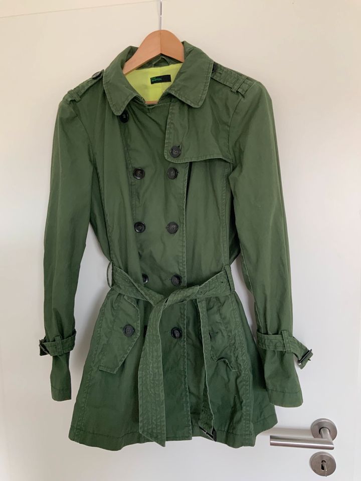 Stile Benetton Trenchcoat Mantel Grün Größe 38 in Düsseldorf