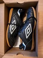 Umbro Hallenfußballschuhe Gr. 42 Sachsen - Aue Vorschau