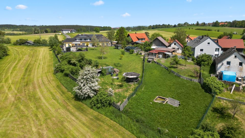 Luxusresidenz mit Pool! Energieeffiziente Villa auf einzigartigem Anwesen in Creußen