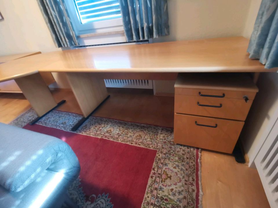 Bürotisch Schreibtisch Tisch Regal Kommode Schrank Aktenschrank in Memmingen