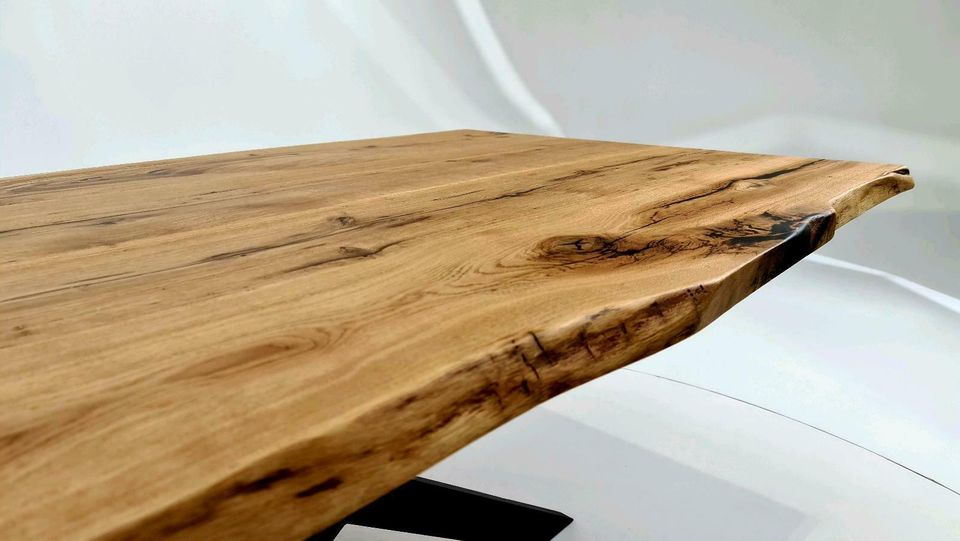 Tisch Eiche Massivholz Esszimmertisch Wildeiche Baumkante in Herford