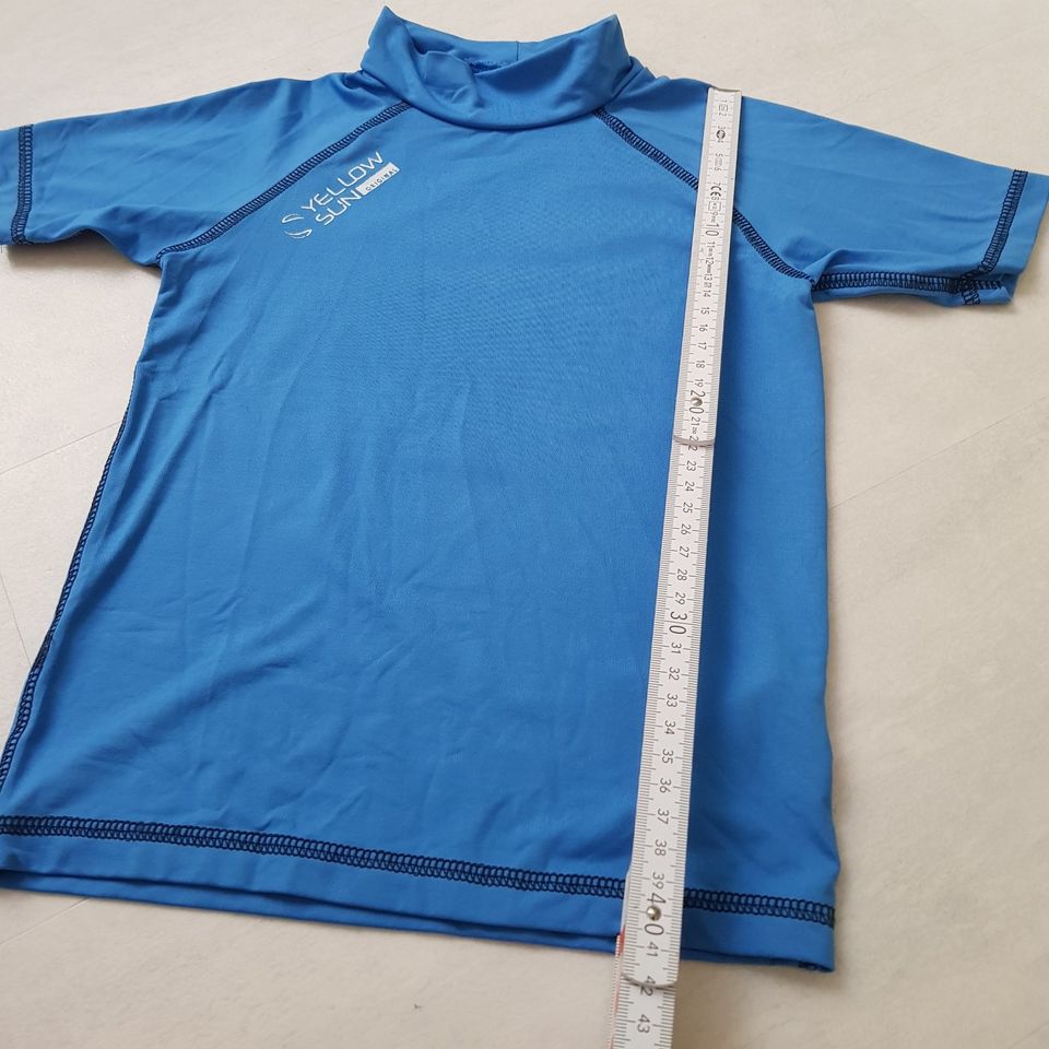UV Shirt Einteiler Badeshirt Gr.  122-128 blau UV Kleidung Shirt in Limburg