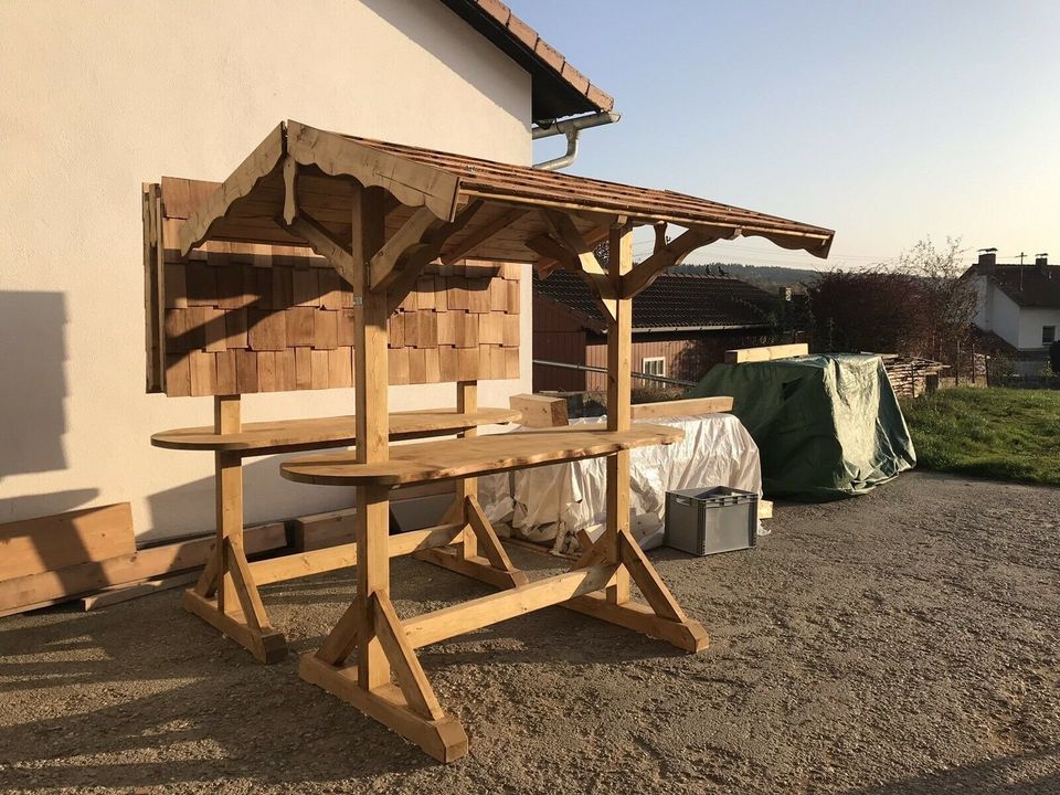 Überdachte Futterkrippen Stehtisch Holz Weihnachtsmarkt Krippen in Garching b München