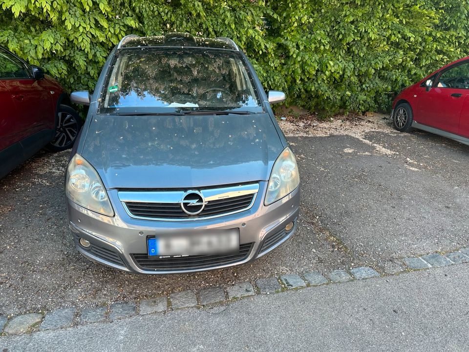 Auto opel zafera in Augsburg