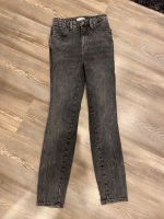Good American Jeans Grau skinny hoch geschnitten W24 XS 32 34 NEU Kr. München - Oberschleißheim Vorschau