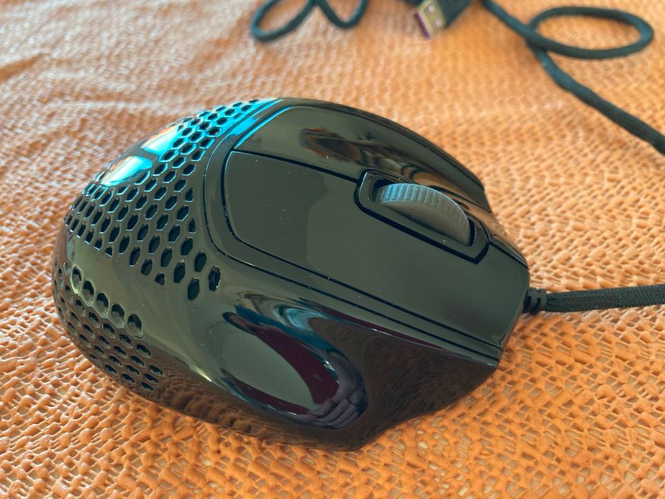 Cooler Master MM720 RGB schwarz-glänzend Gaming Maus gebraucht in Benediktbeuern