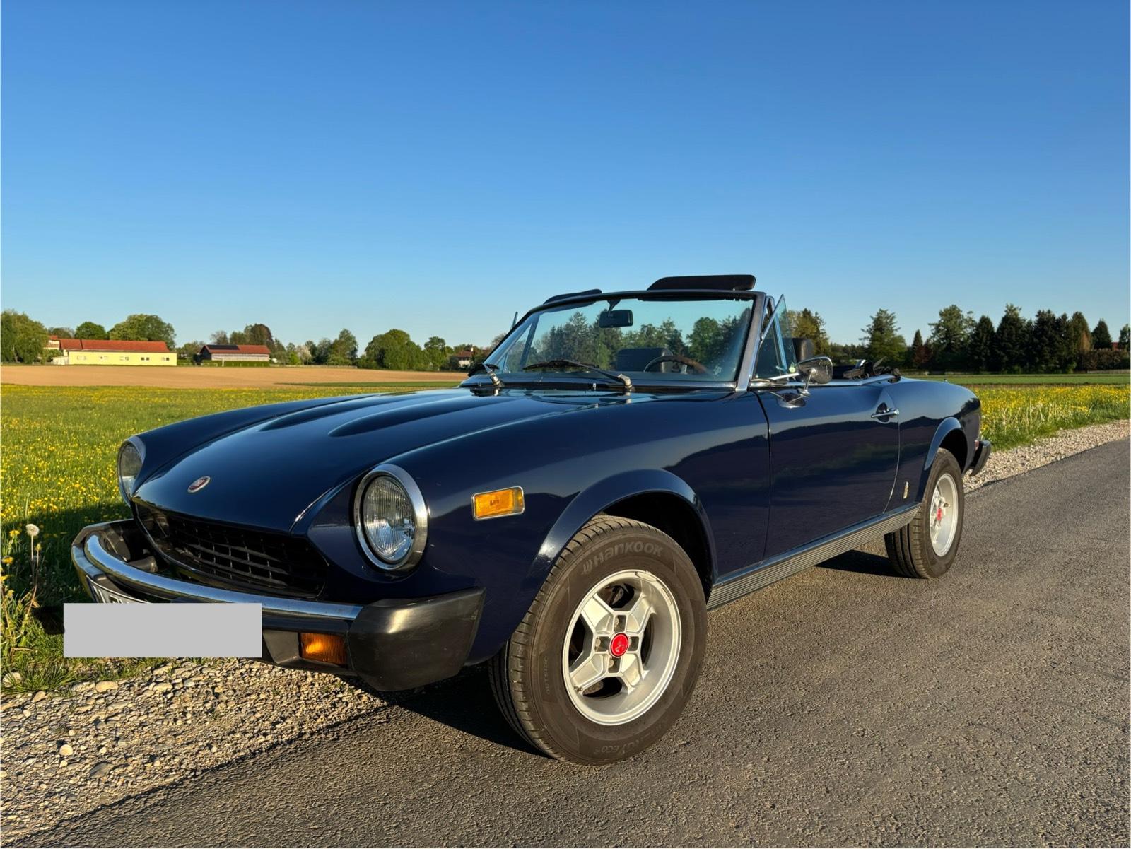 Abbildung des Autos FIAT 124 Spider Cabrio C…