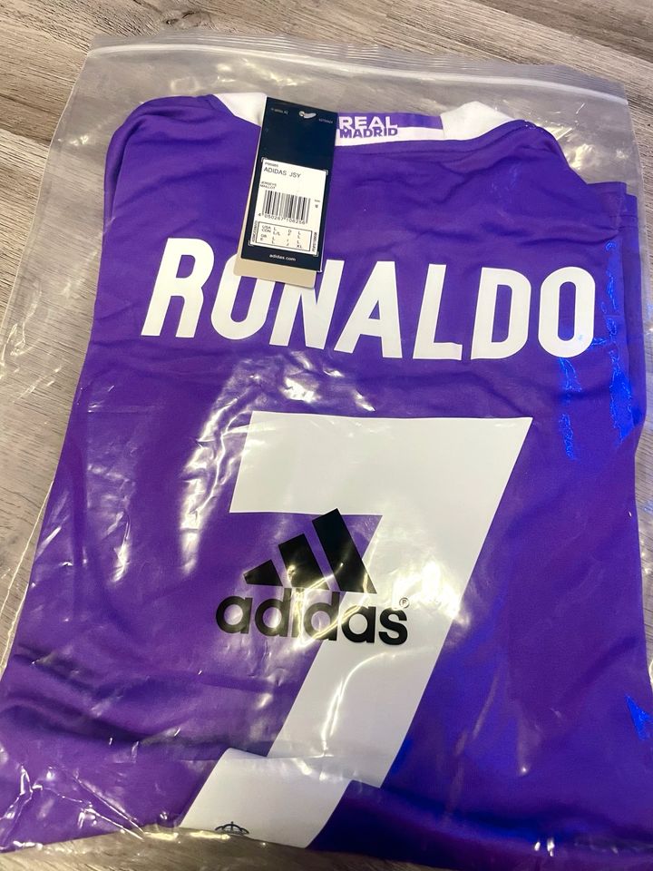 Auswärts Real Madrid Ronaldo Adidas Trikot 2016 / 17  (CR7) in Weißenhorn