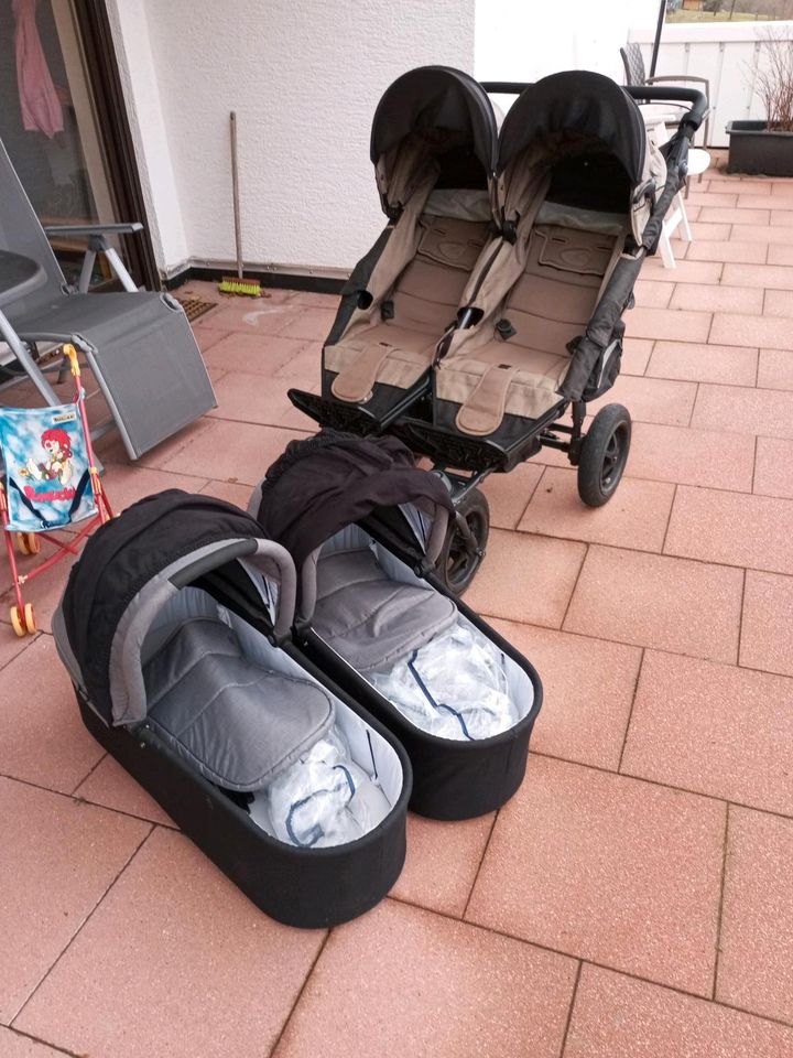 TFK Zwillingswagen Twin Adventure 2 & 2x Twin Carrycot Wannen in Igelsbach