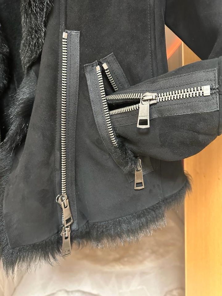 Burberry BRIT Wildlederjacke mit Fell schwarz Gr.42 in Filderstadt